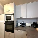 Hyelan - Climatise Pour 6 Personnes Avec Piscine Sur Le Port D'hyeres Apartment